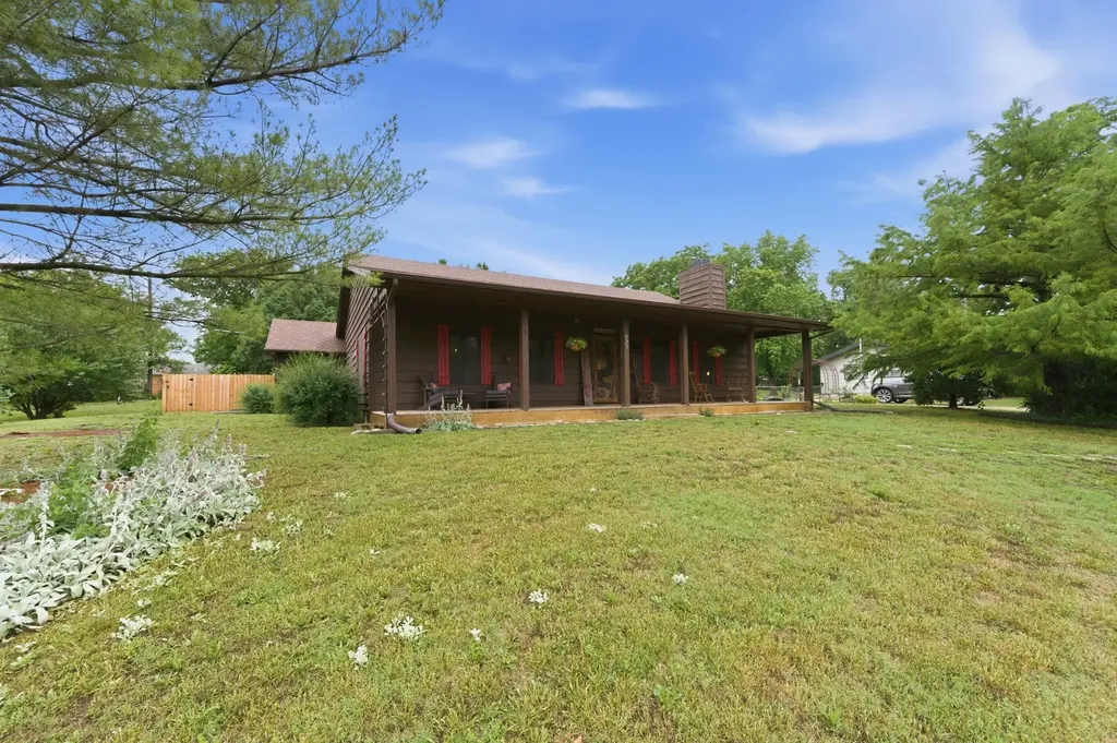 827 N Foulk Drive Belle Plaine KS 67013