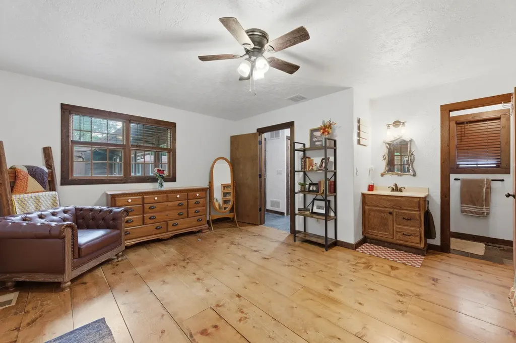 827 N Foulk Drive Belle Plaine KS 67013