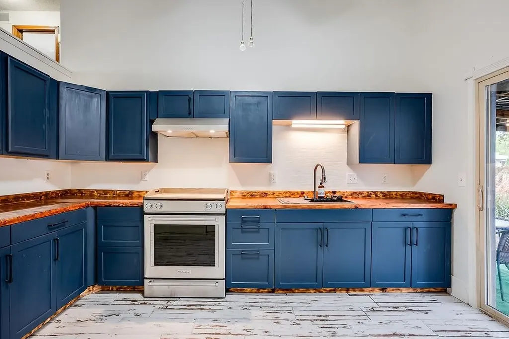 2048 N Forest Park Street Derby KS 67037