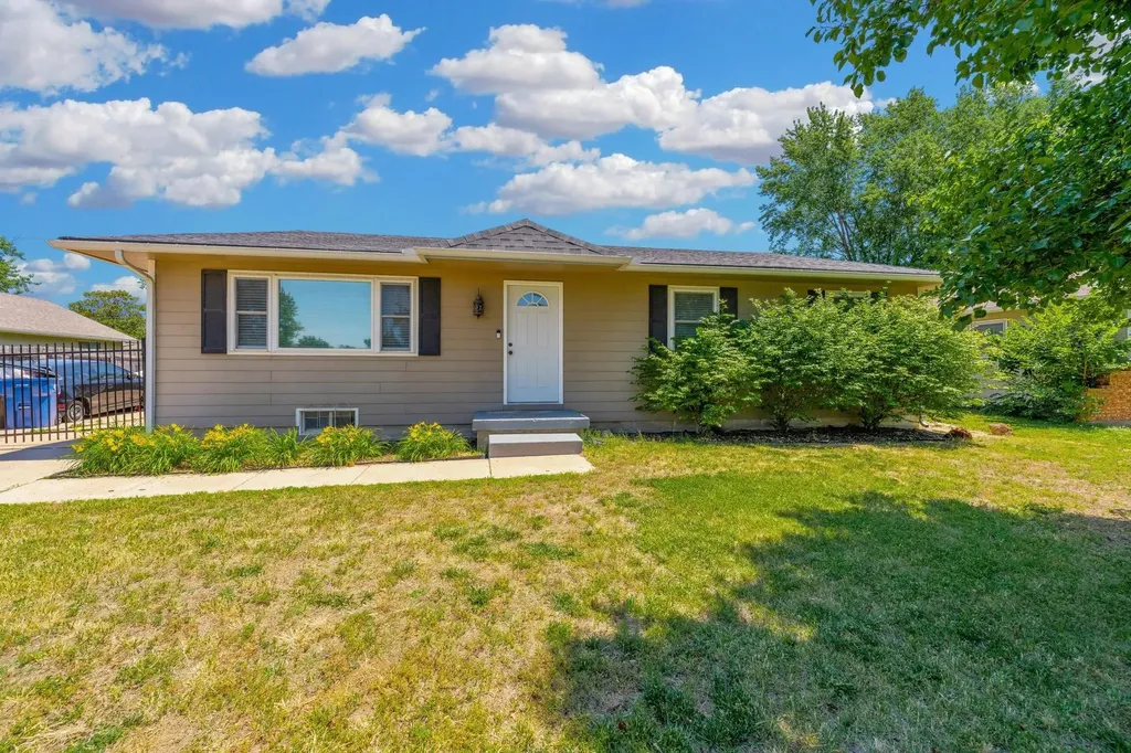 992 N Robin Road Wichita KS 67212