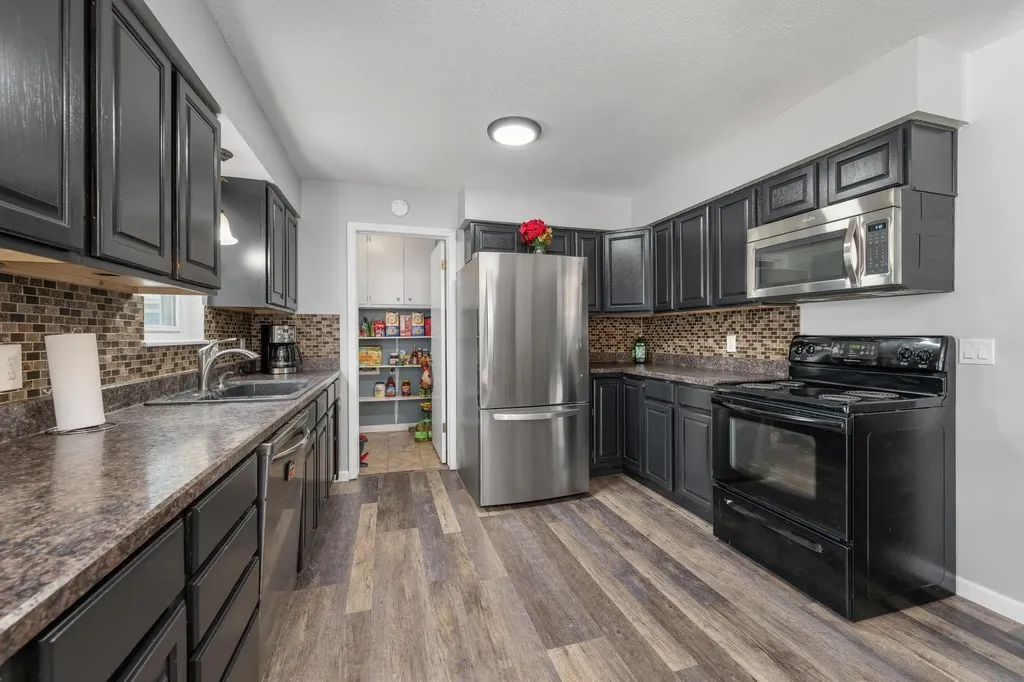 992 N Robin Road Wichita KS 67212