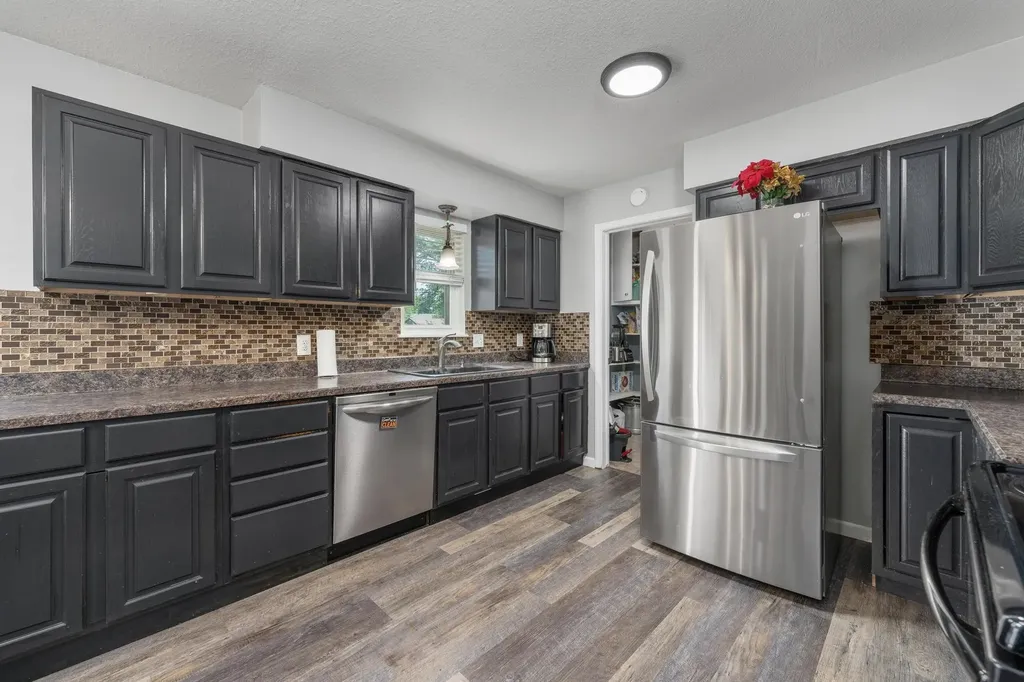992 N Robin Road Wichita KS 67212