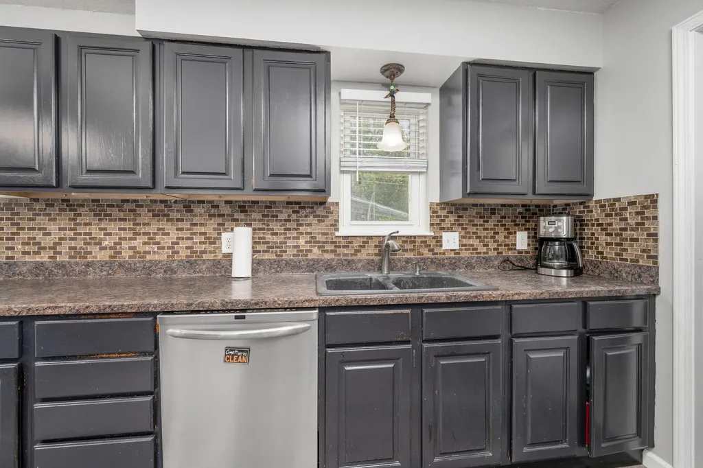992 N Robin Road Wichita KS 67212