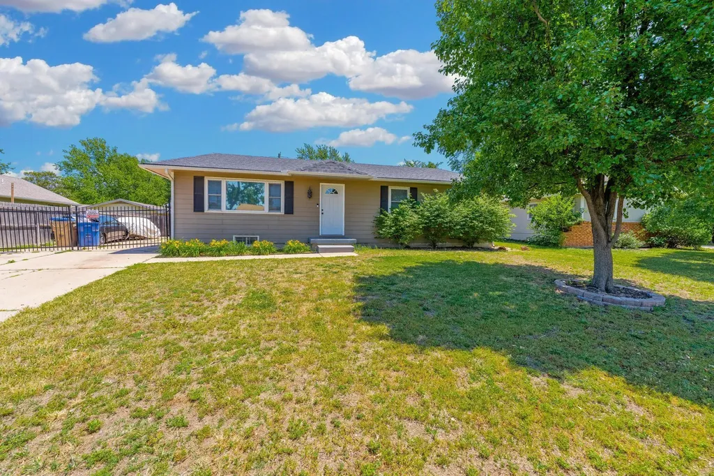 992 N Robin Road Wichita KS 67212