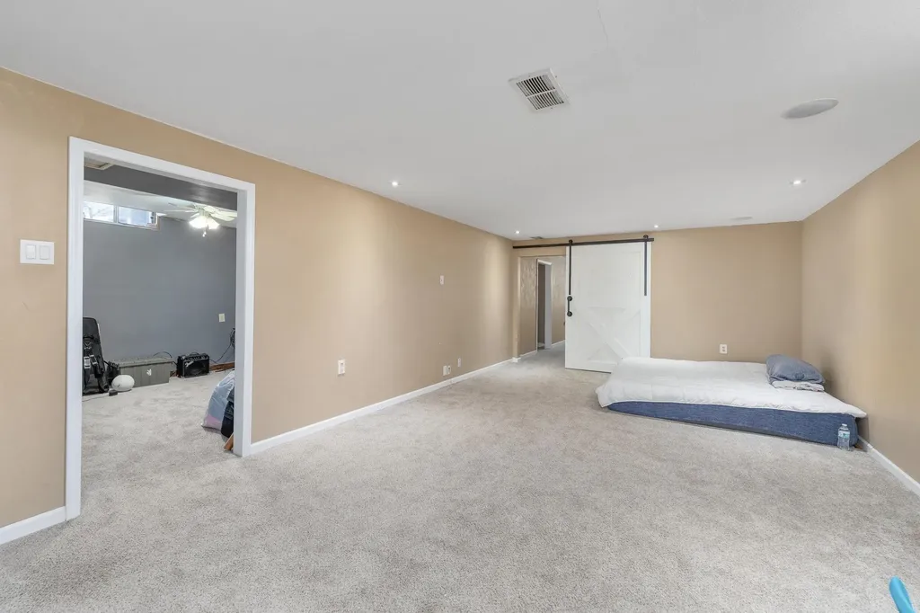 992 N Robin Road Wichita KS 67212