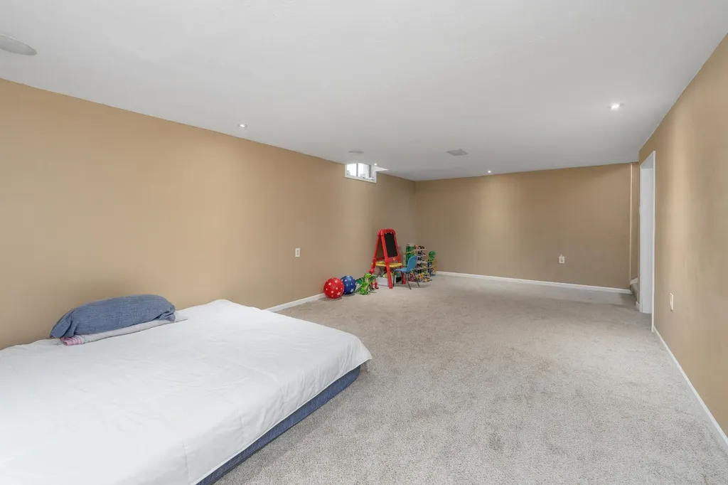 992 N Robin Road Wichita KS 67212