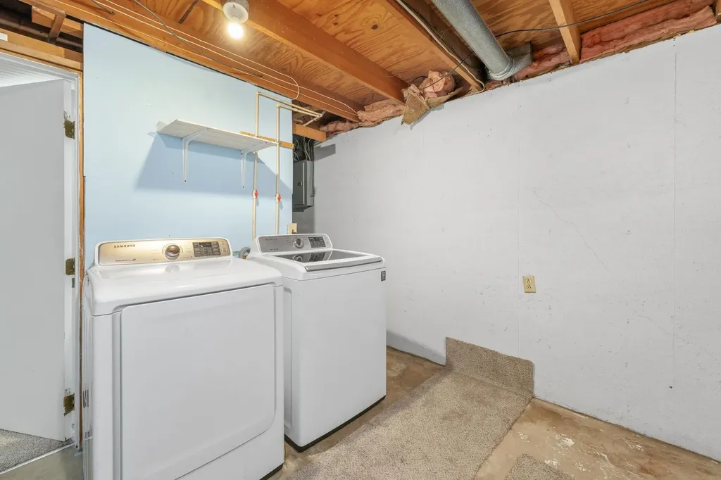992 N Robin Road Wichita KS 67212