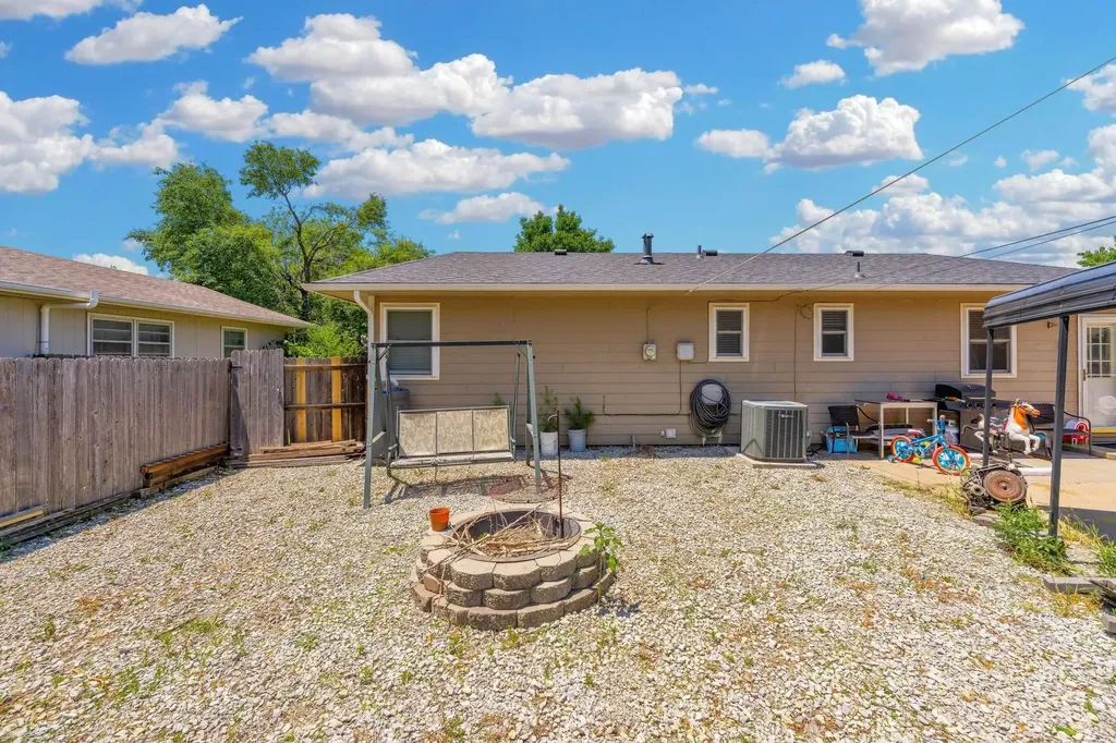 992 N Robin Road Wichita KS 67212