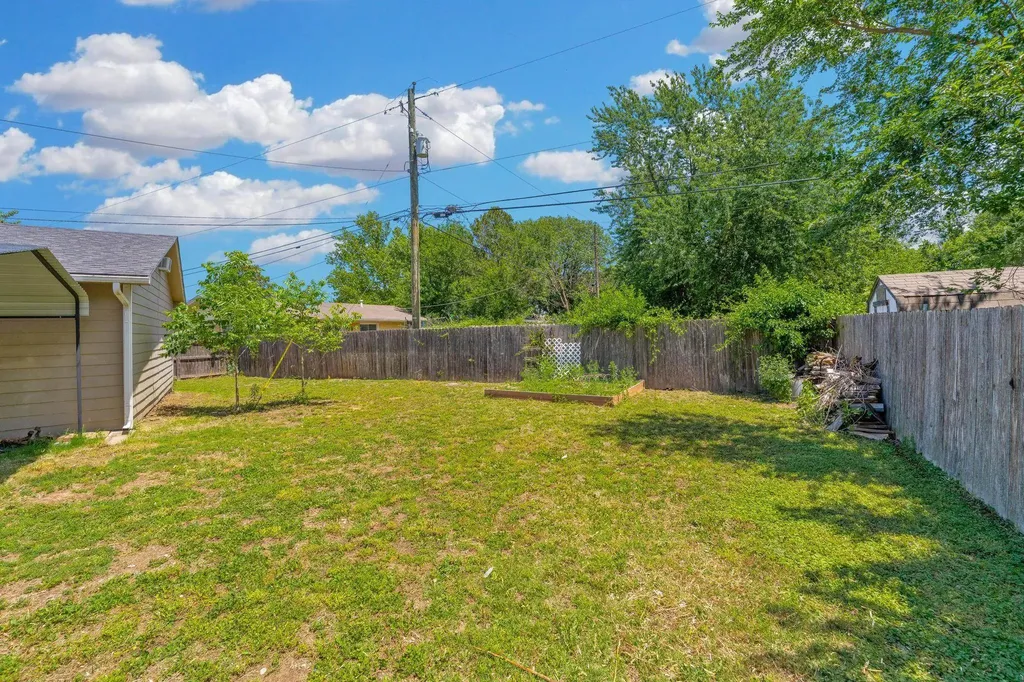 992 N Robin Road Wichita KS 67212