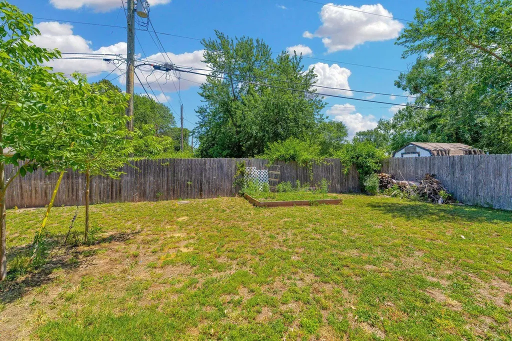 992 N Robin Road Wichita KS 67212