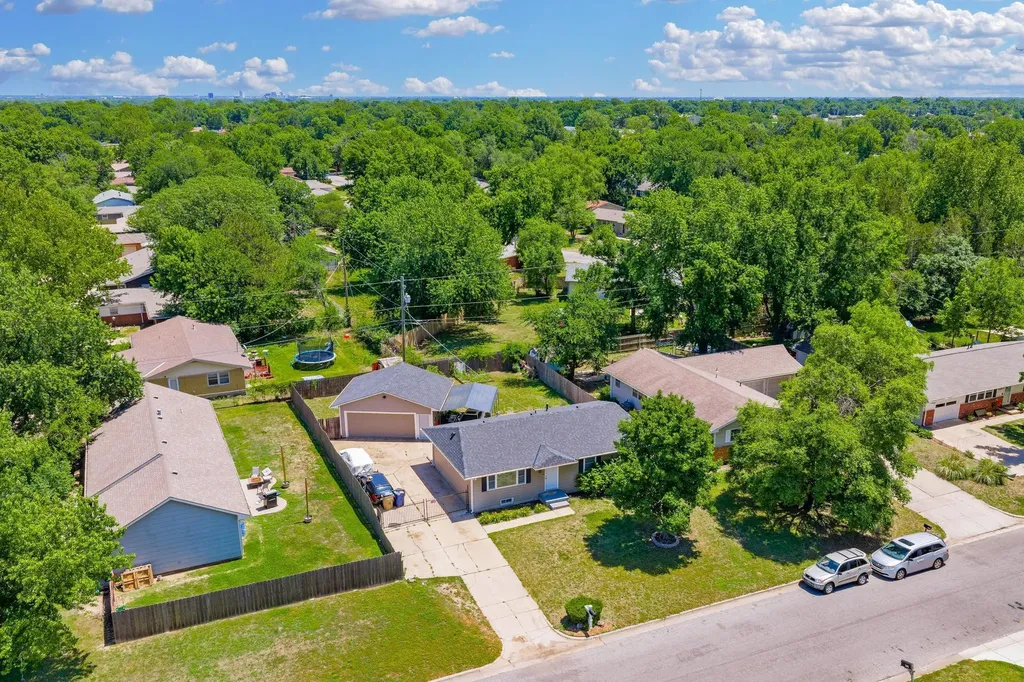 992 N Robin Road Wichita KS 67212
