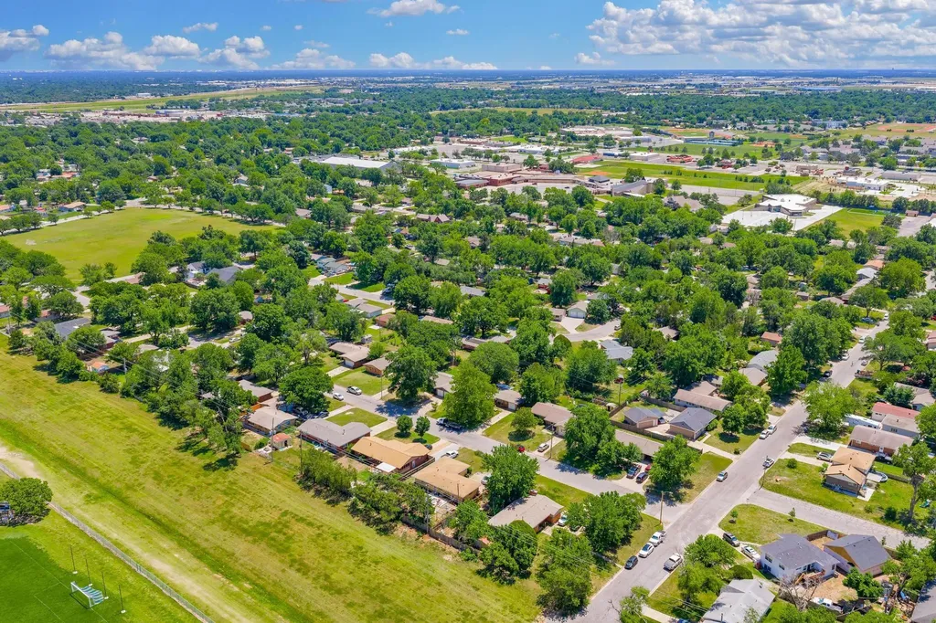 992 N Robin Road Wichita KS 67212
