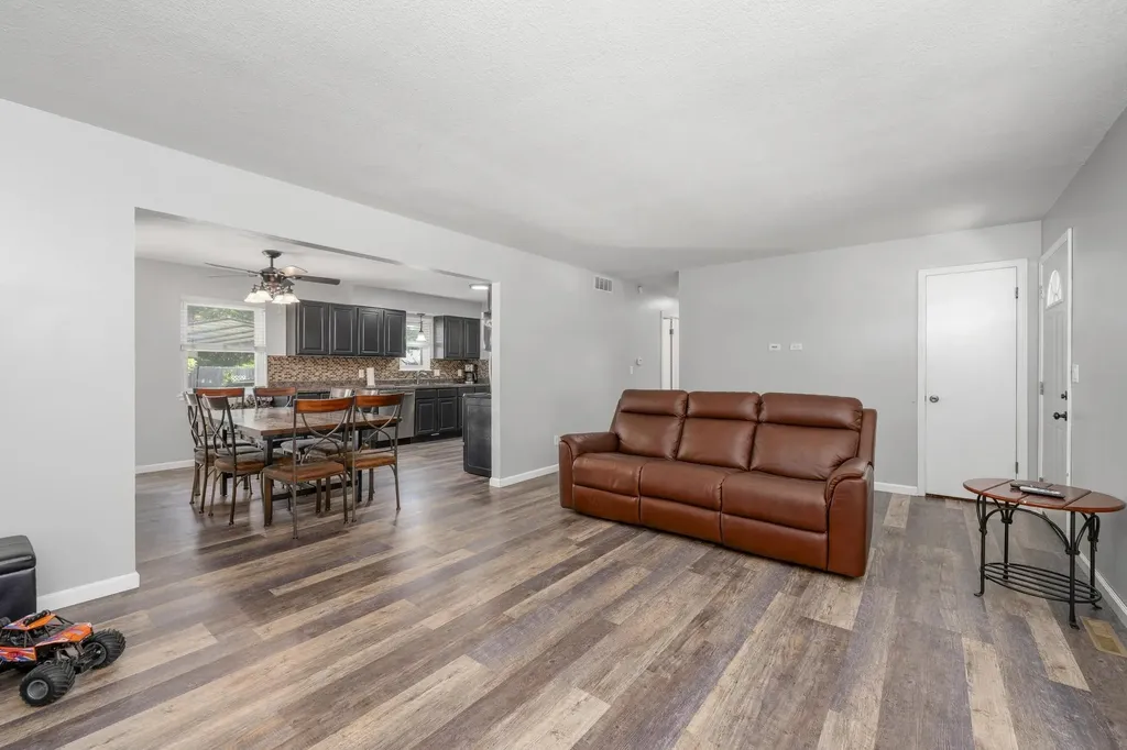 992 N Robin Road Wichita KS 67212