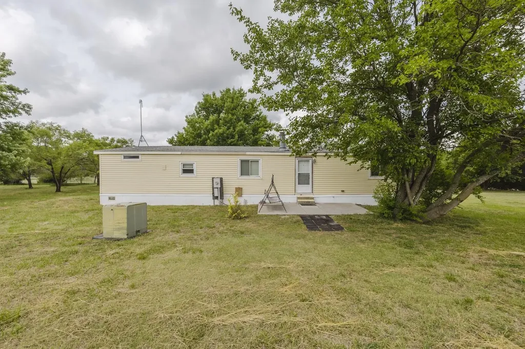 10582 Dennett Road Augusta KS 67010