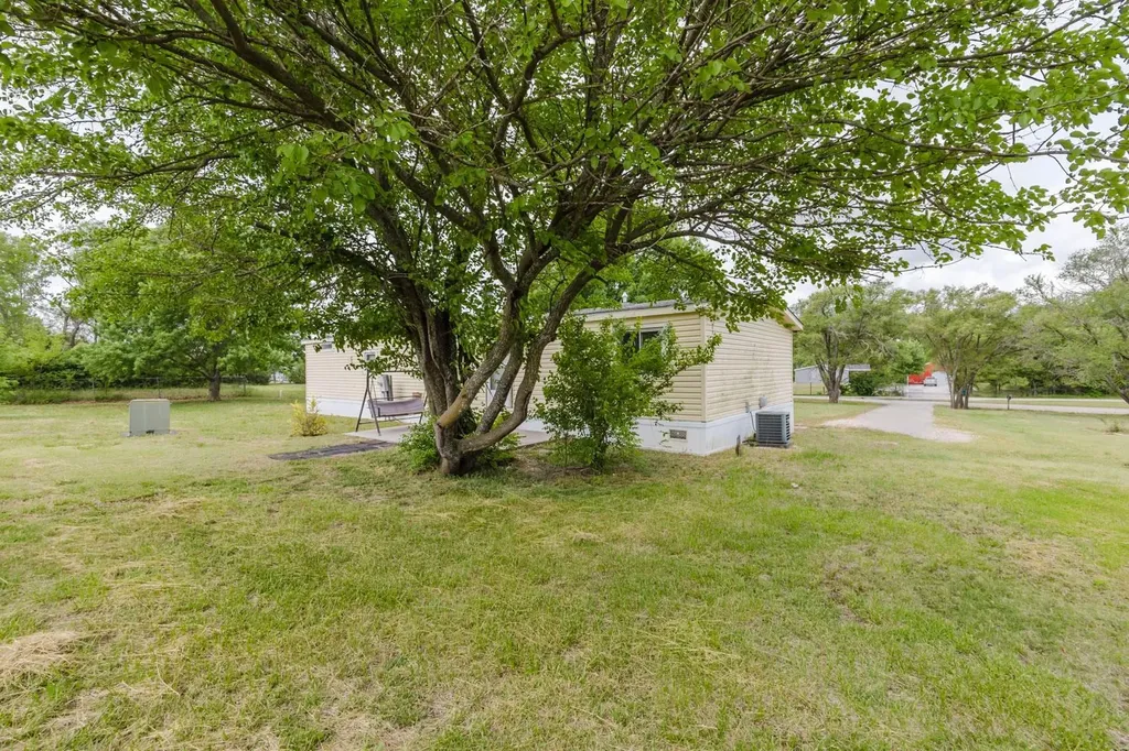 10582 Dennett Road Augusta KS 67010