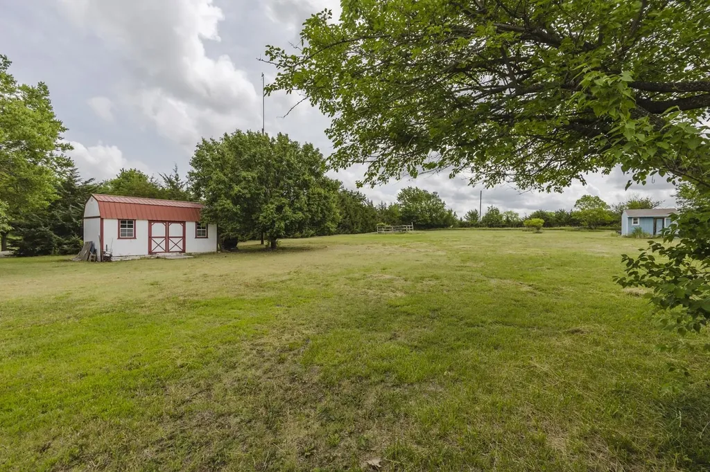 10582 Dennett Road Augusta KS 67010