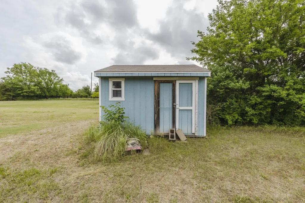 10582 Dennett Road Augusta KS 67010
