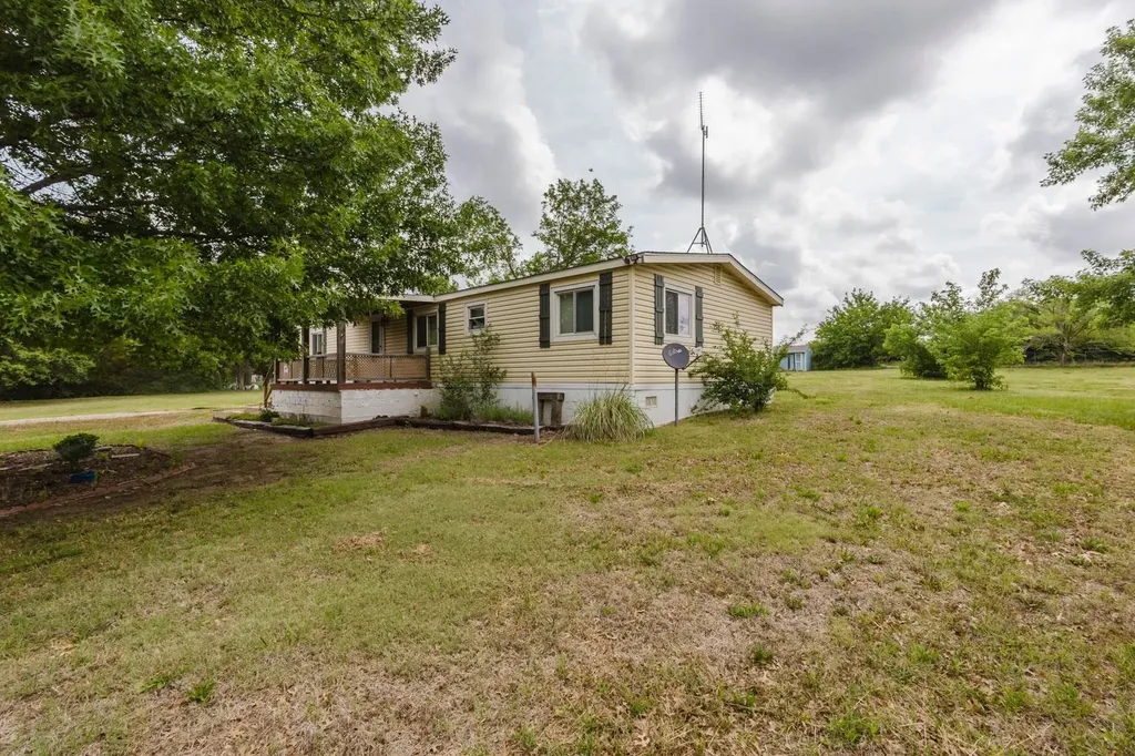 10582 Dennett Road Augusta KS 67010