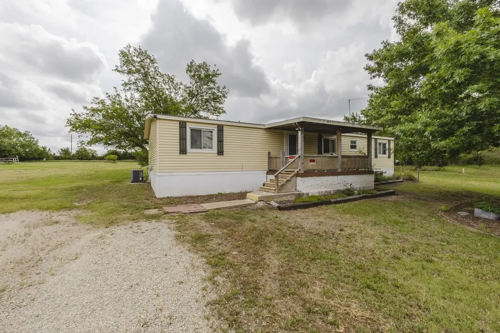 10582 Dennett Road Augusta KS 67010