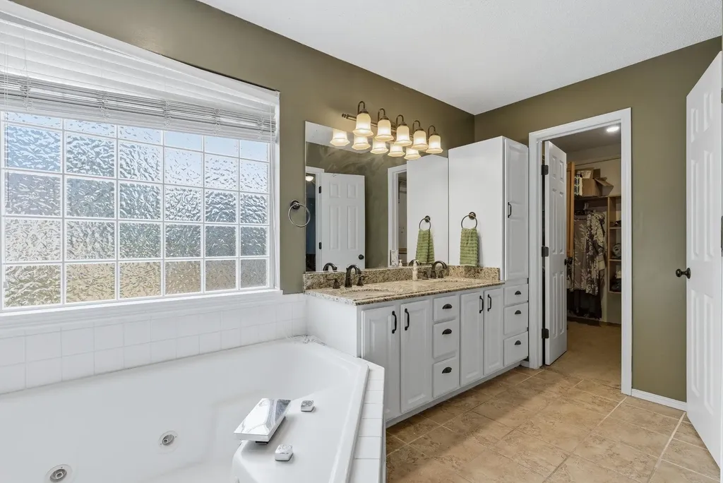 1412 Clubhouse Court Andover KS 67002