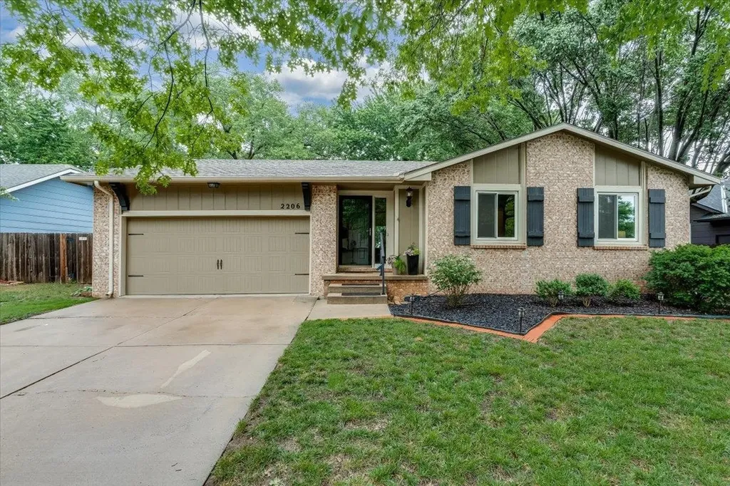 2206 N Basswood Court Derby KS 67037