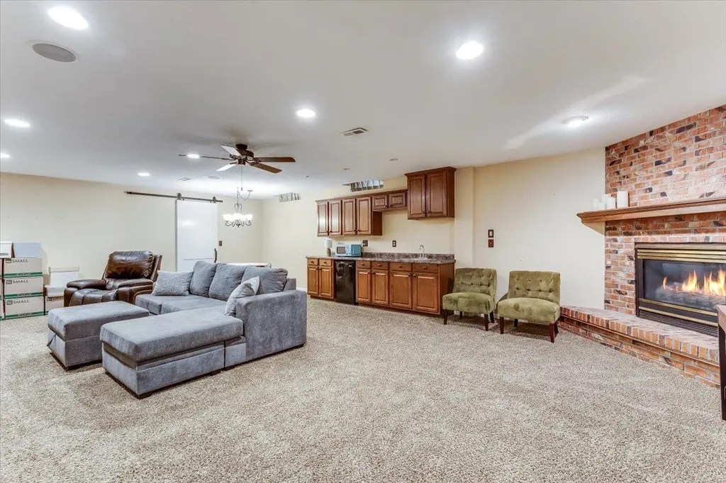 2206 N Basswood Court Derby KS 67037