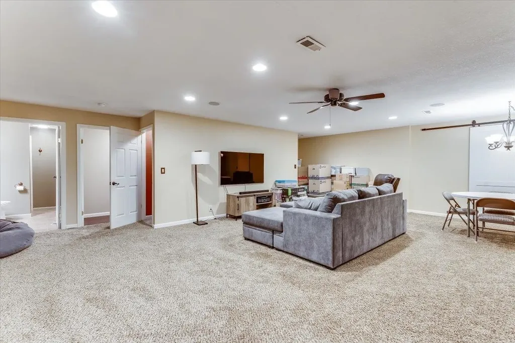 2206 N Basswood Court Derby KS 67037