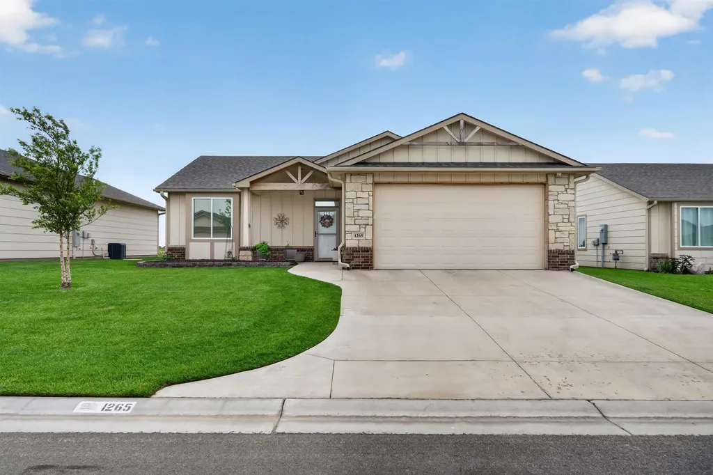 1265 E Park Glen Clearwater KS 67026