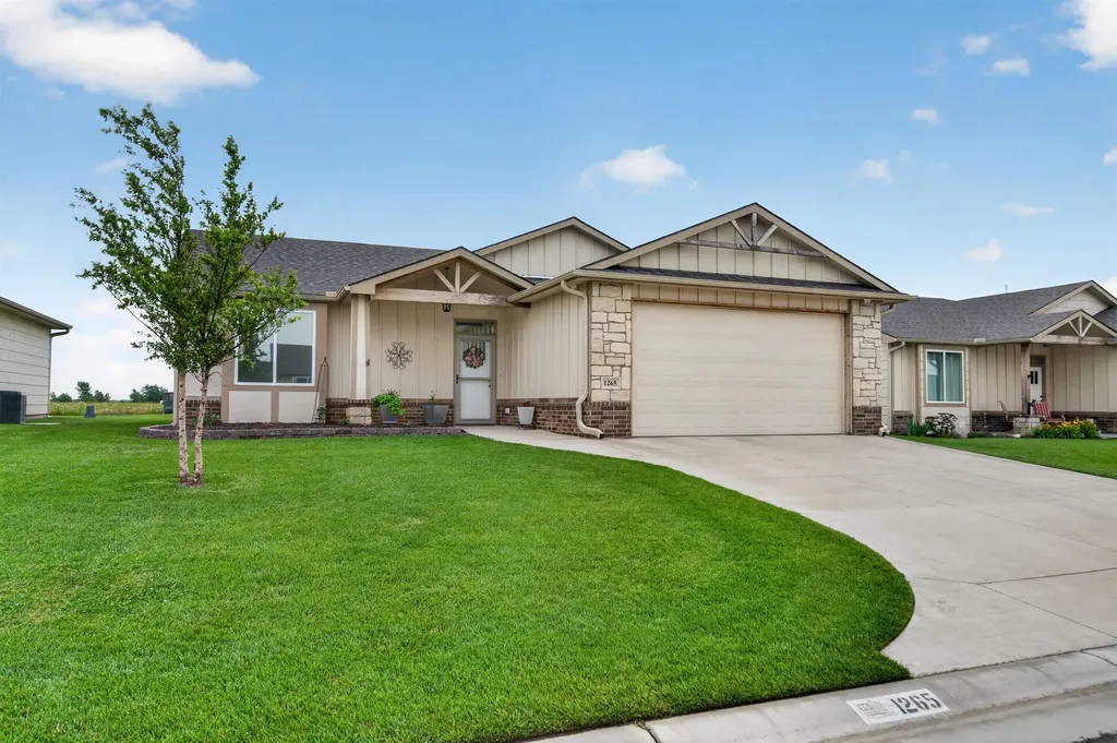 1265 E Park Glen Clearwater KS 67026