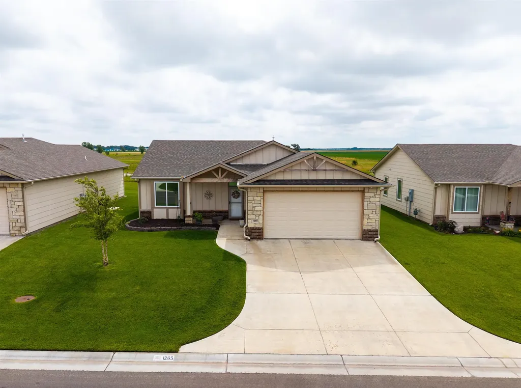1265 E Park Glen Clearwater KS 67026