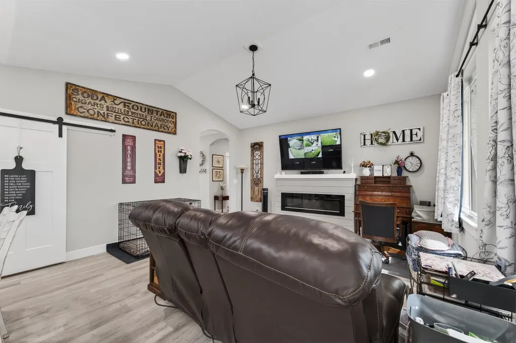 1265 E Park Glen Clearwater KS 67026