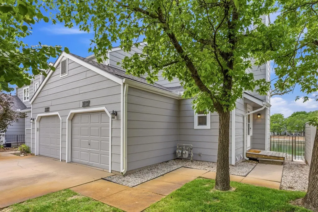 1137 N Lakewind Wichita KS 67212