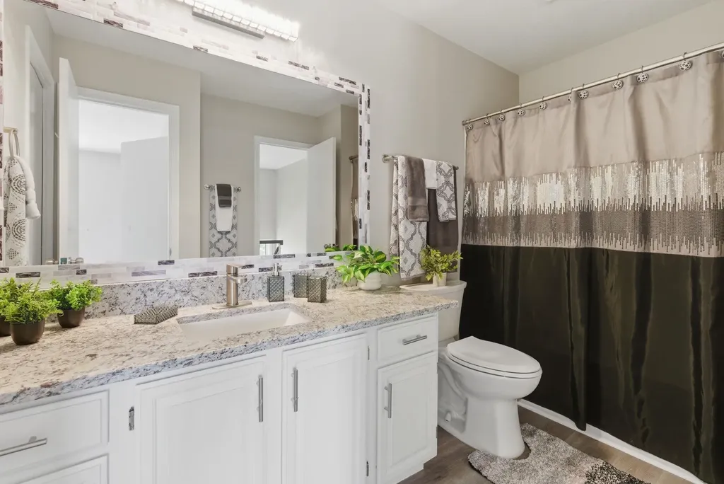 1137 N Lakewind Wichita KS 67212