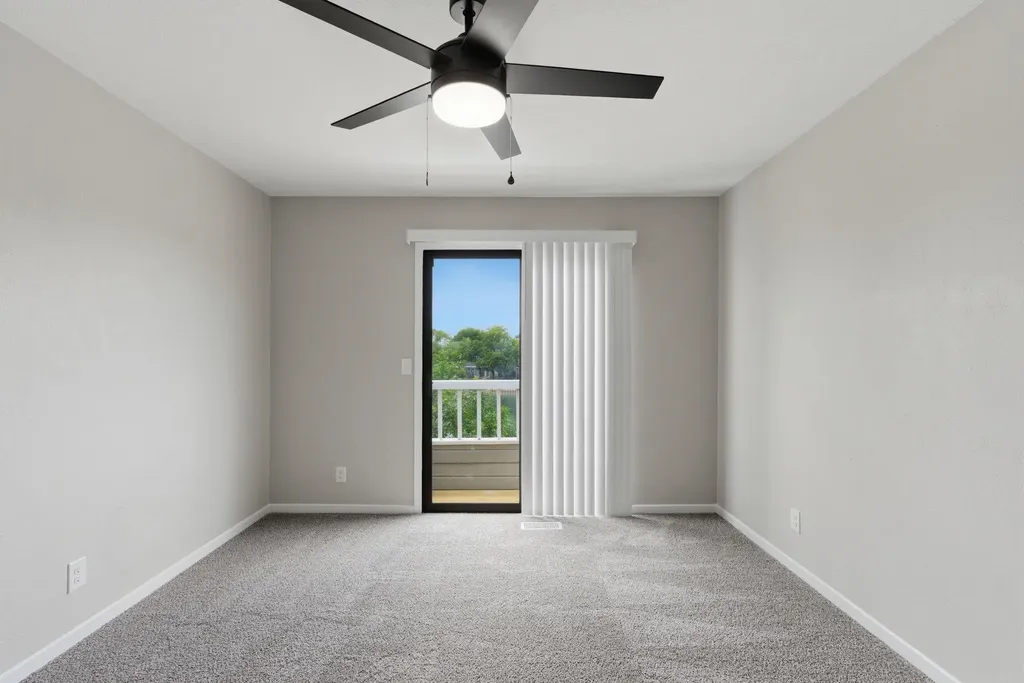 1137 N Lakewind Wichita KS 67212