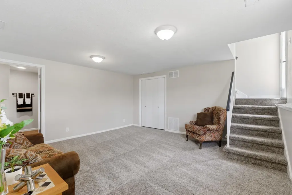 1137 N Lakewind Wichita KS 67212