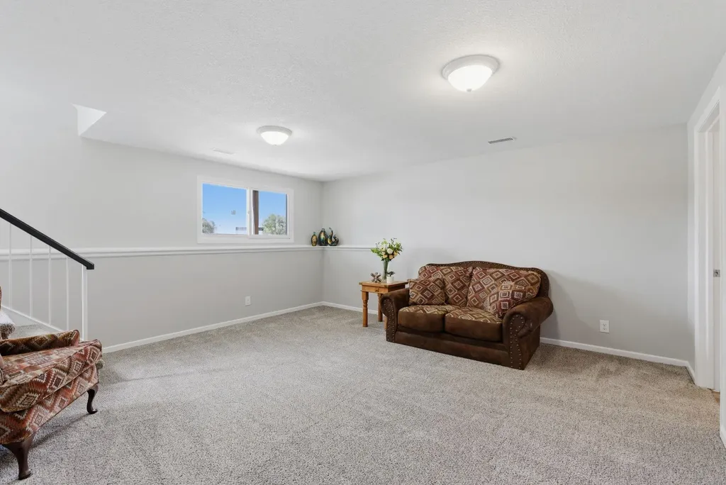 1137 N Lakewind Wichita KS 67212