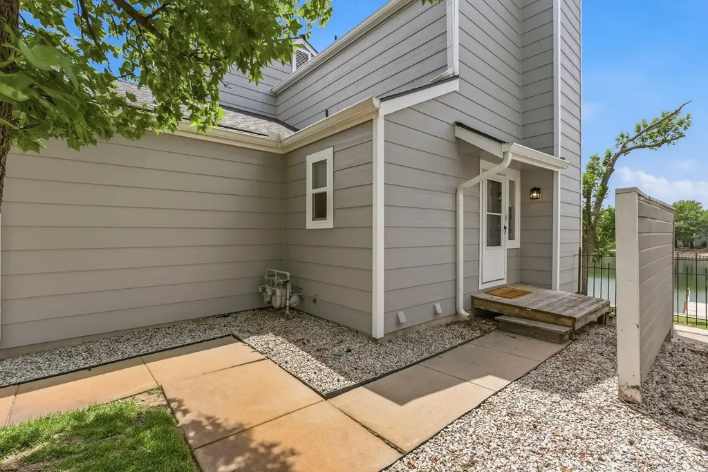 1137 N Lakewind Wichita KS 67212