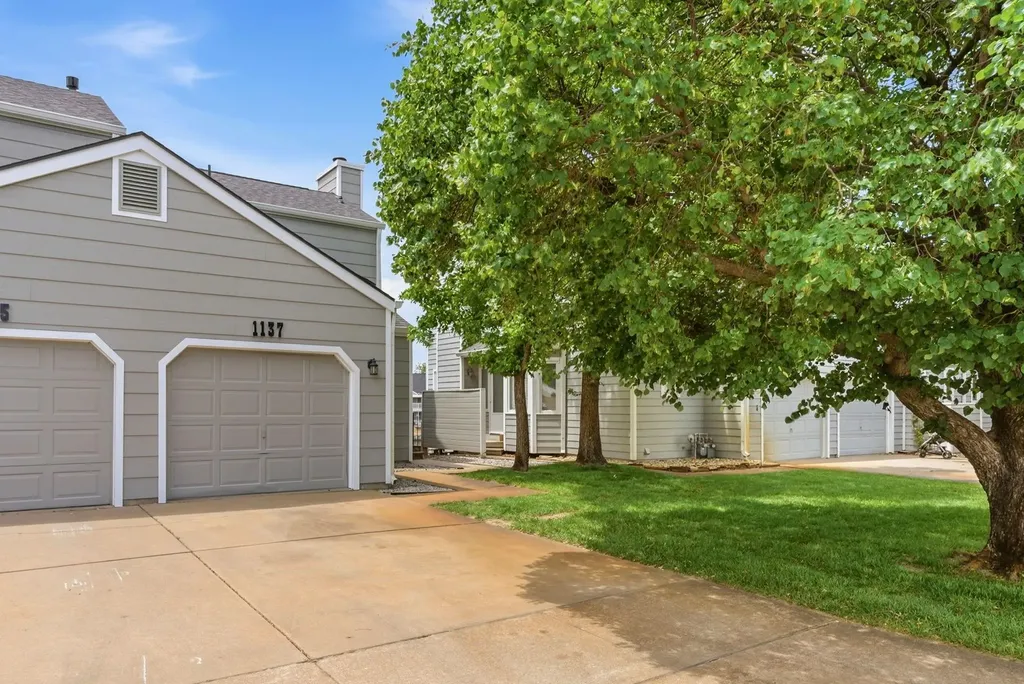1137 N Lakewind Wichita KS 67212