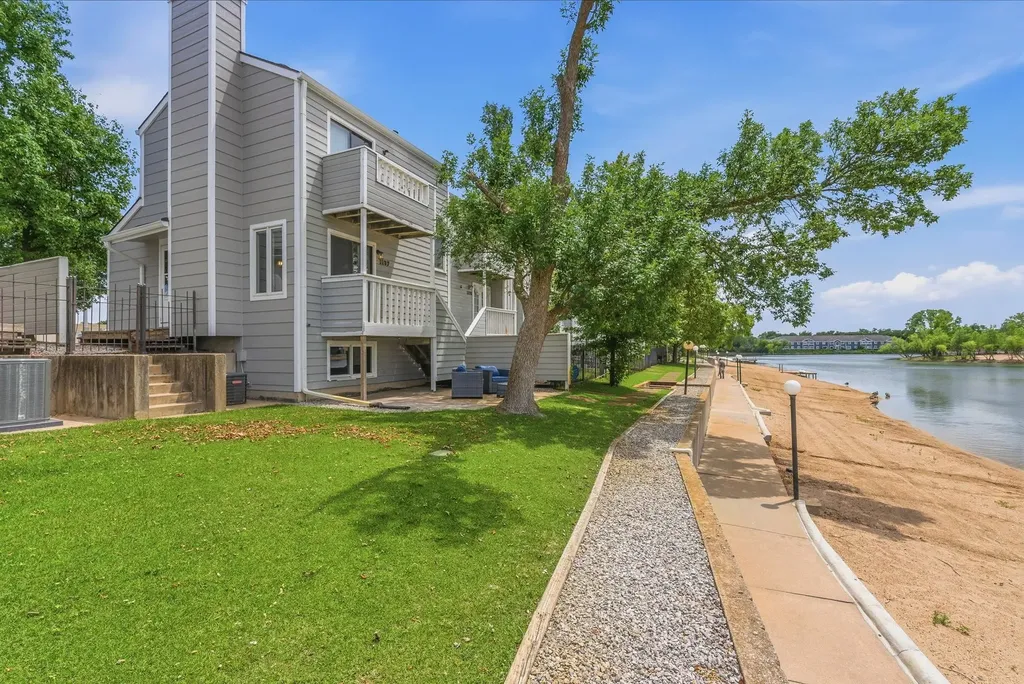 1137 N Lakewind Wichita KS 67212