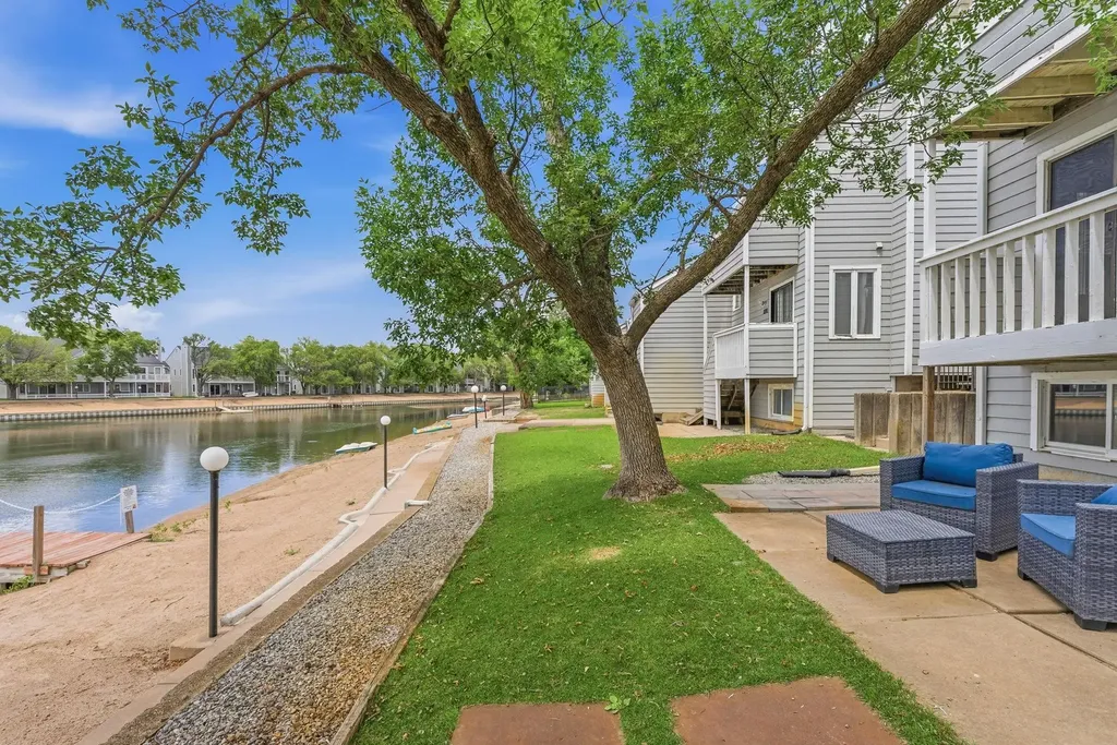 1137 N Lakewind Wichita KS 67212