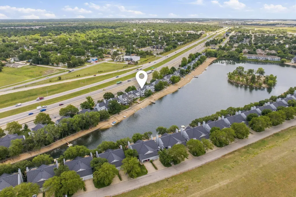 1137 N Lakewind Wichita KS 67212