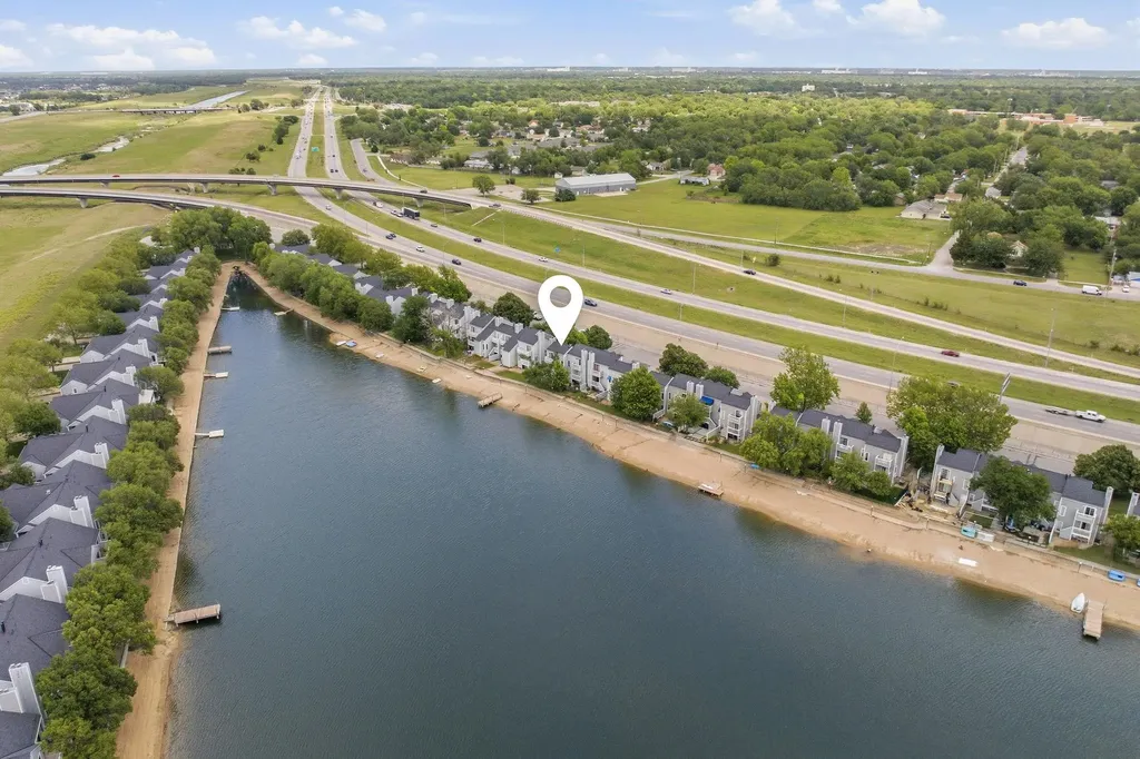 1137 N Lakewind Wichita KS 67212