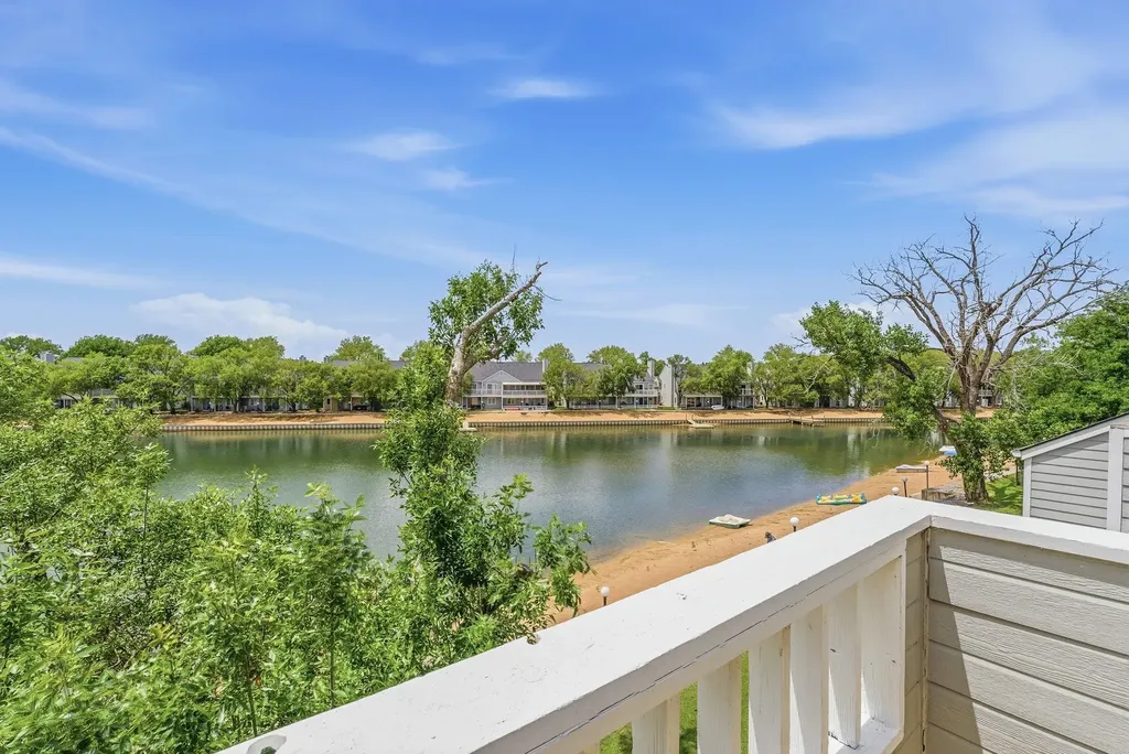 1137 N Lakewind Wichita KS 67212