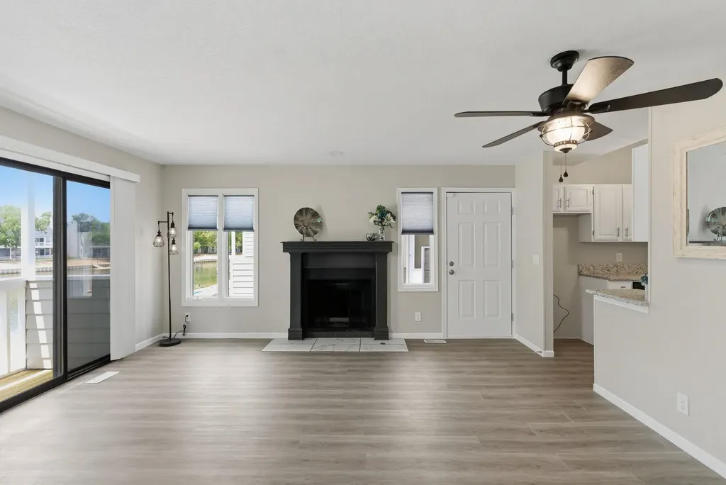 1137 N Lakewind Wichita KS 67212