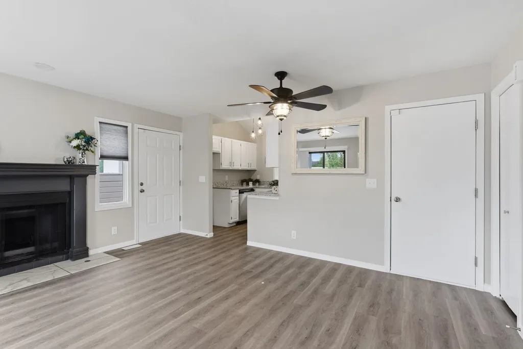 1137 N Lakewind Wichita KS 67212