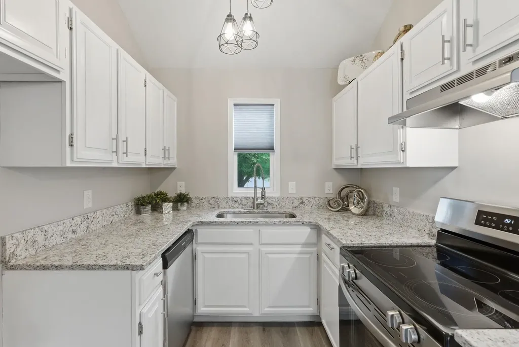 1137 N Lakewind Wichita KS 67212