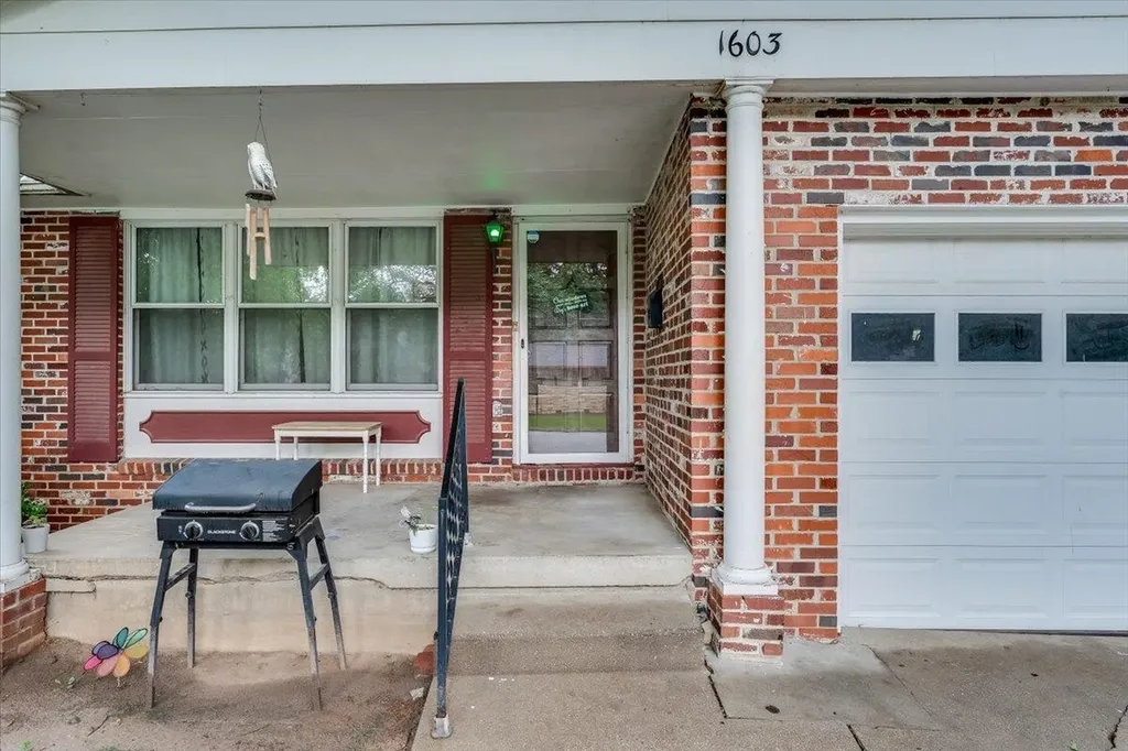 1603 Mound Street Winfield KS 67156