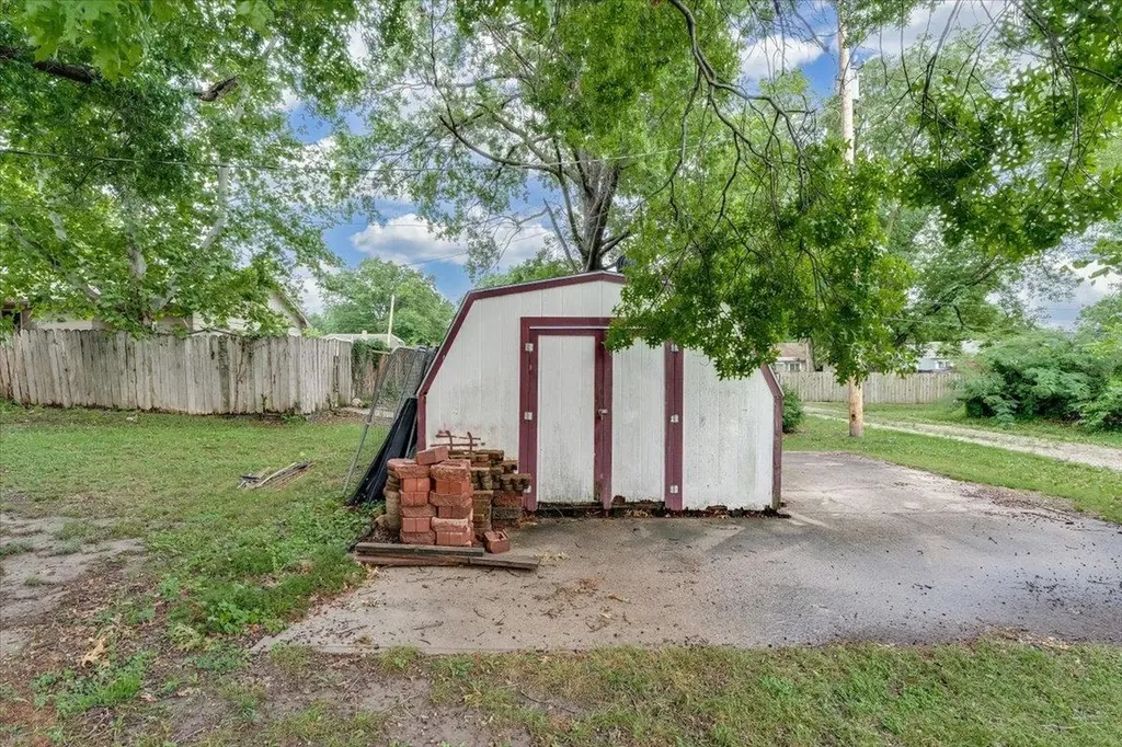 1603 Mound Street Winfield KS 67156