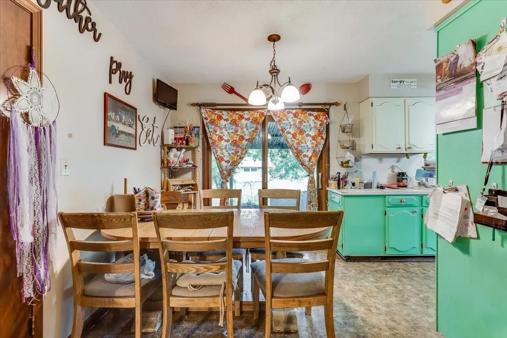 1603 Mound Street Winfield KS 67156