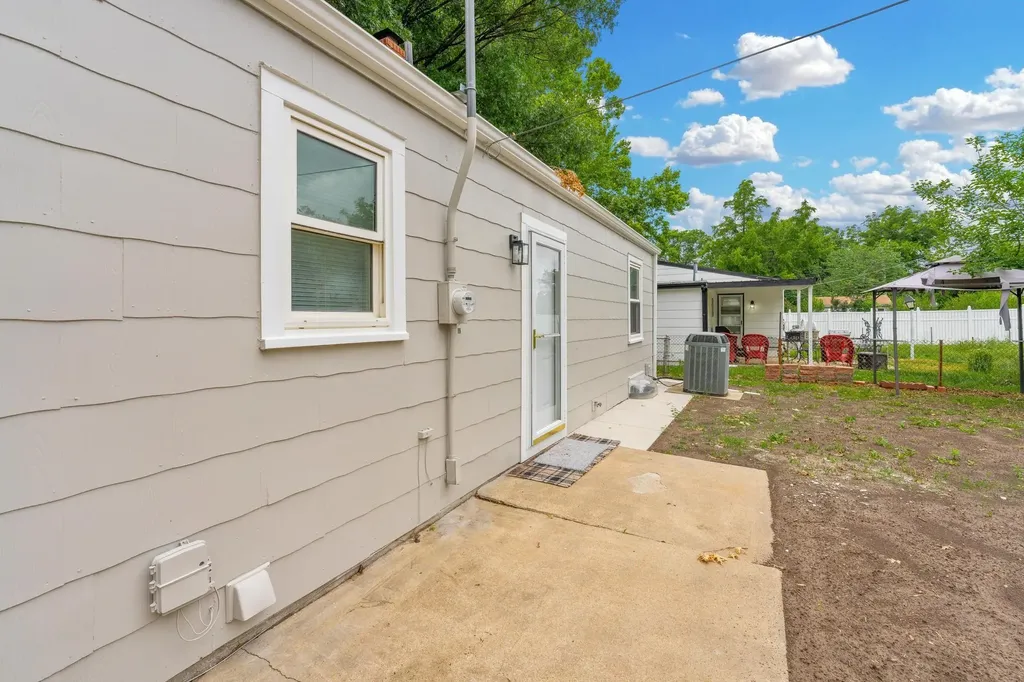 1839 S Bleckley Wichita KS 67218